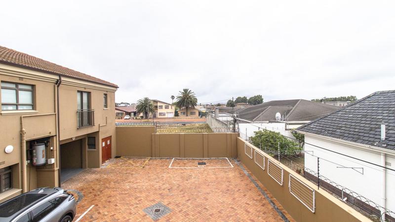 2 Bedroom Property for Sale in Cravenby Western Cape